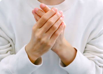 【医師監修】手指が乾燥する…ガサガサの原因と対策、注意したい習慣についても解説