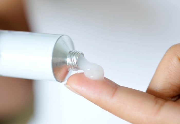 ステロイド外用薬(塗り薬)とは？効果や強さ、副作用などを解説【医師監修】