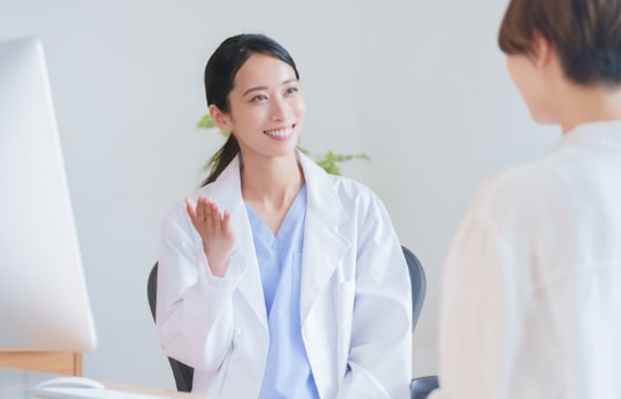 かゆいぶつぶつ（湿疹）の症状が長引く場合は、医療機関を受診しよう